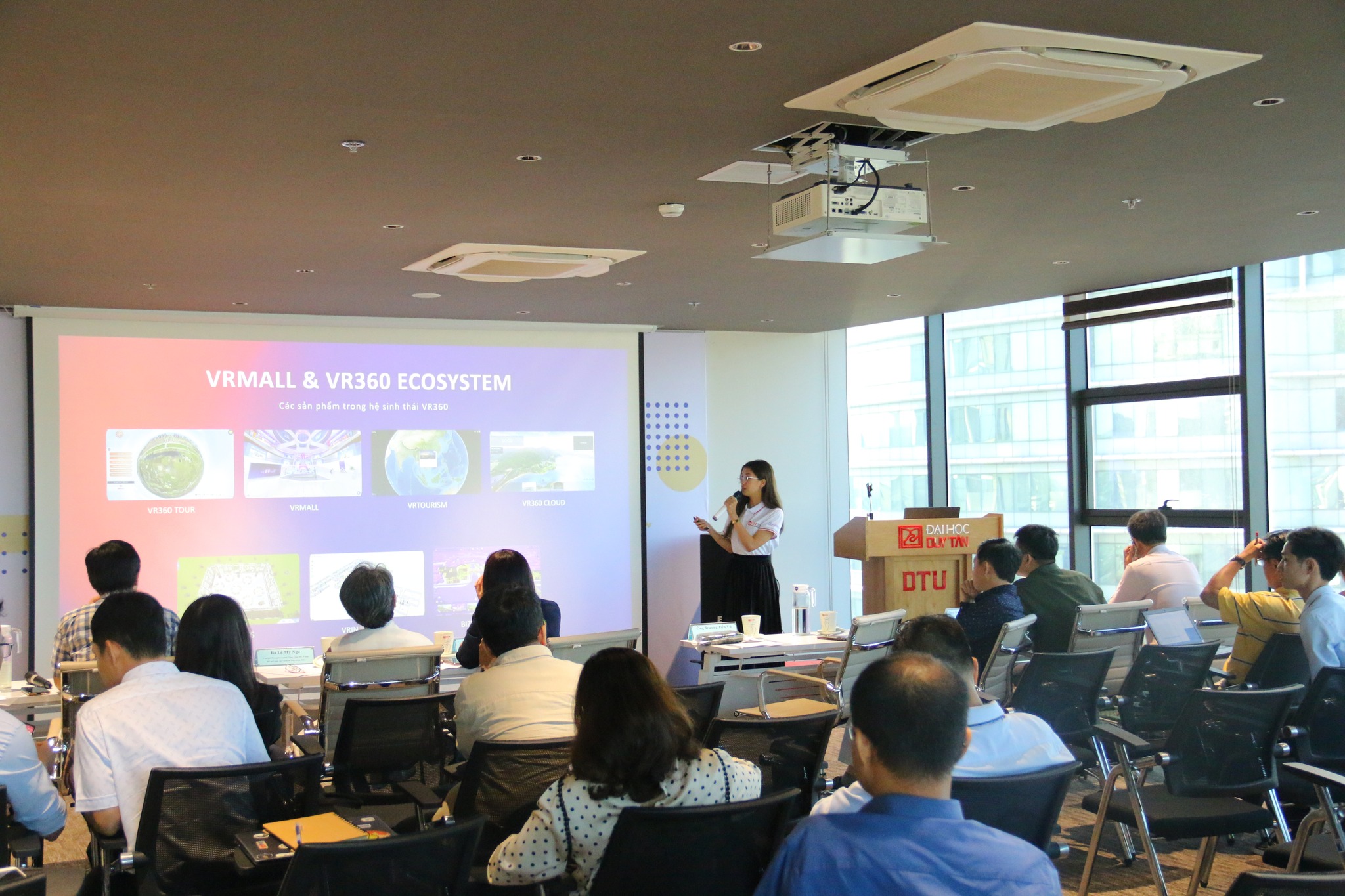 Bà Ana Lê Mỹ Nga, Chủ tịch Weangels Capital, tham gia hội đồng giám khảo Chung kết cuộc thi Khởi nghiệp SUFR Đà Nẵng