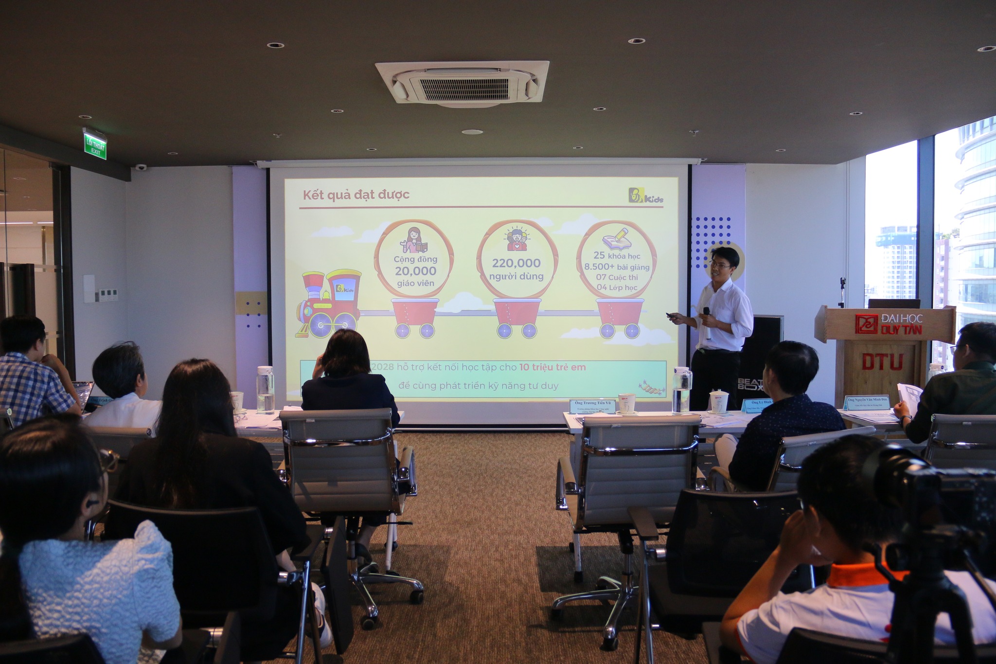 Bà Ana Lê Mỹ Nga, Chủ tịch Weangels Capital, tham gia hội đồng giám khảo Chung kết cuộc thi Khởi nghiệp SUFR Đà Nẵng