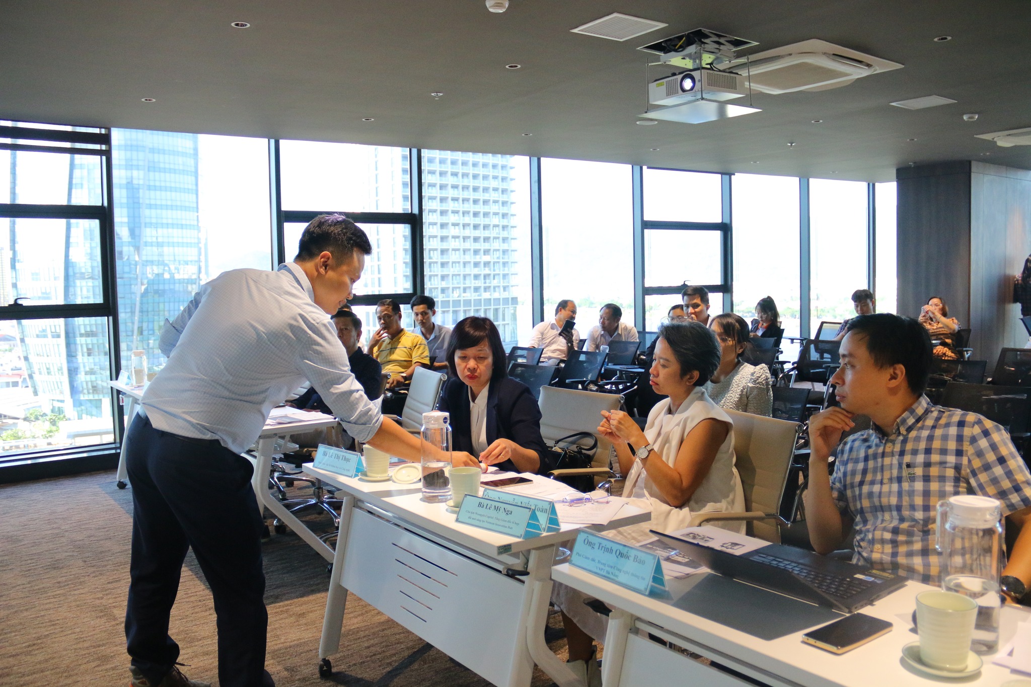 Bà Ana Lê Mỹ Nga, Chủ tịch Weangels Capital, tham gia hội đồng giám khảo Chung kết cuộc thi Khởi nghiệp SUFR Đà Nẵng