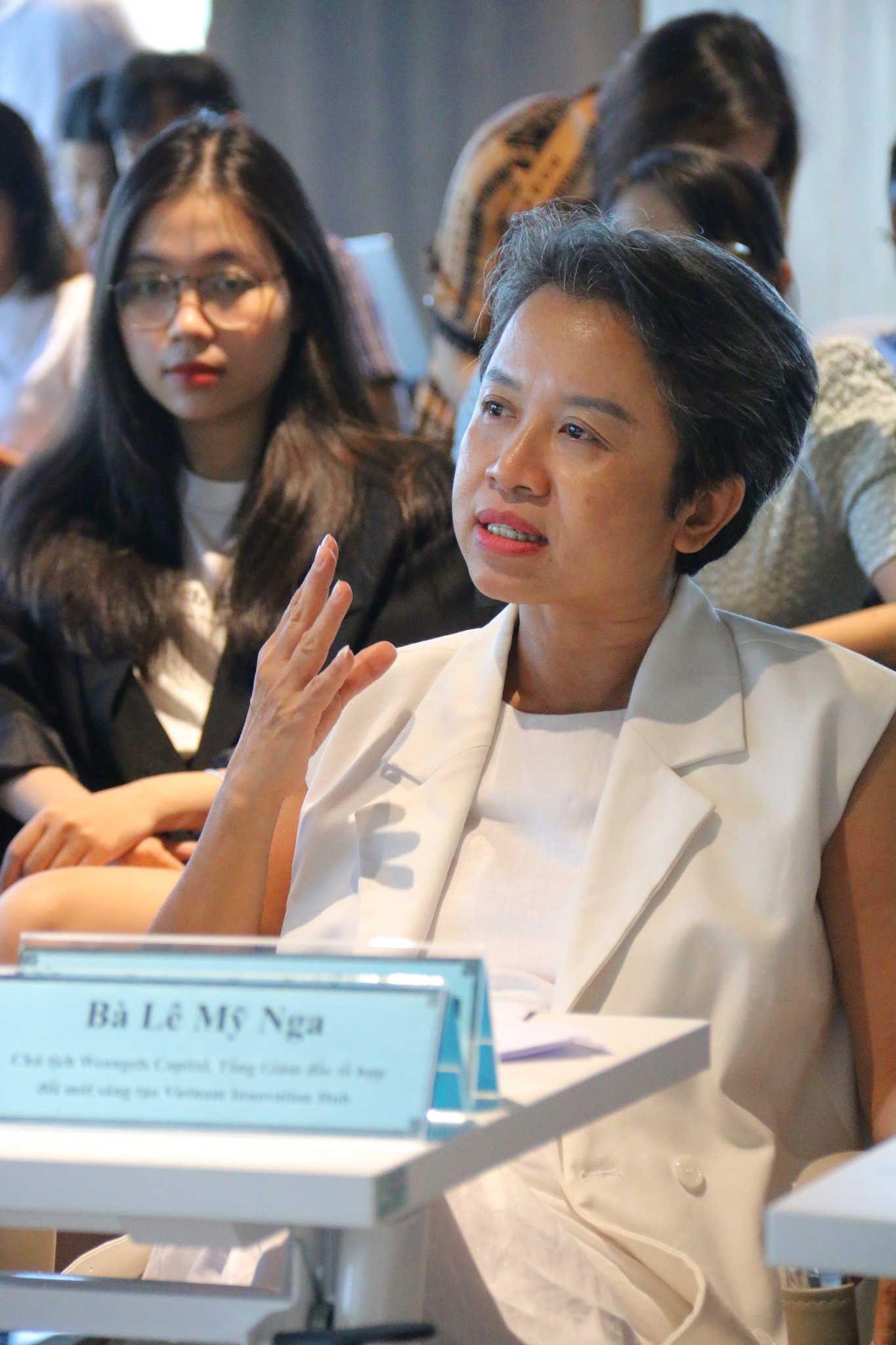 Bà Ana Lê Mỹ Nga, Chủ tịch Weangels Capital, tham gia hội đồng giám khảo Chung kết cuộc thi Khởi nghiệp SUFR Đà Nẵng